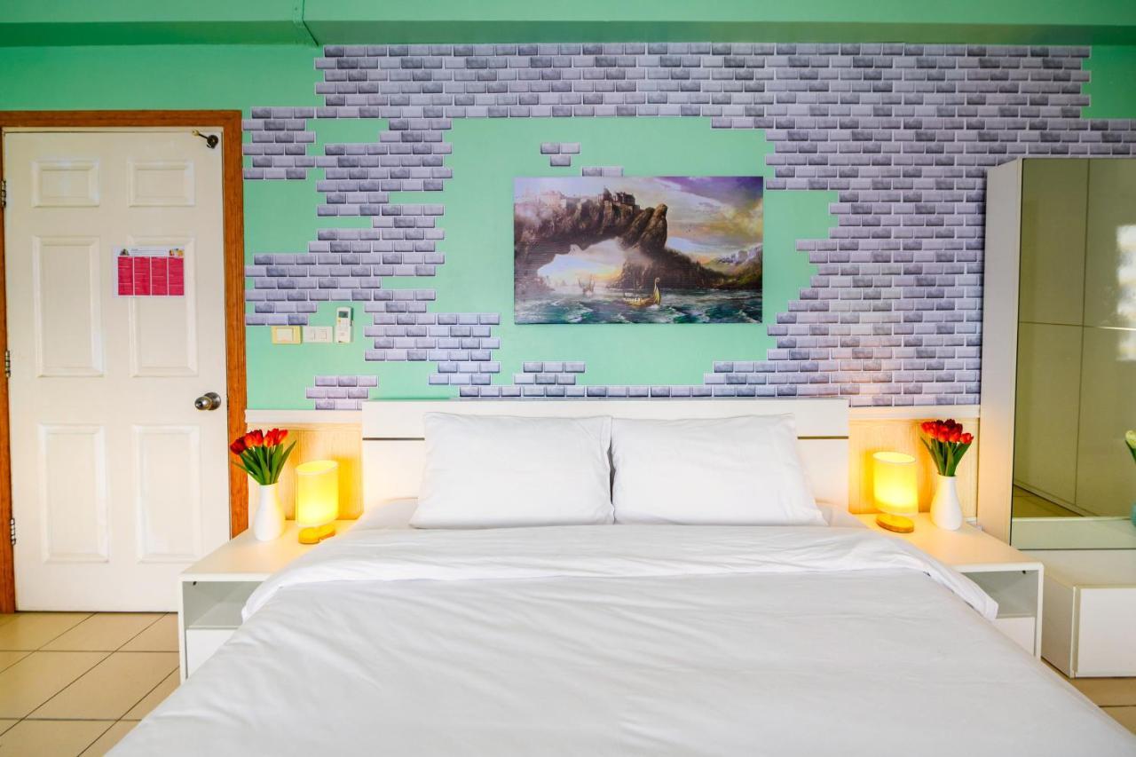Happy Vikings - Beachfront Praia de Jomtien Exterior foto