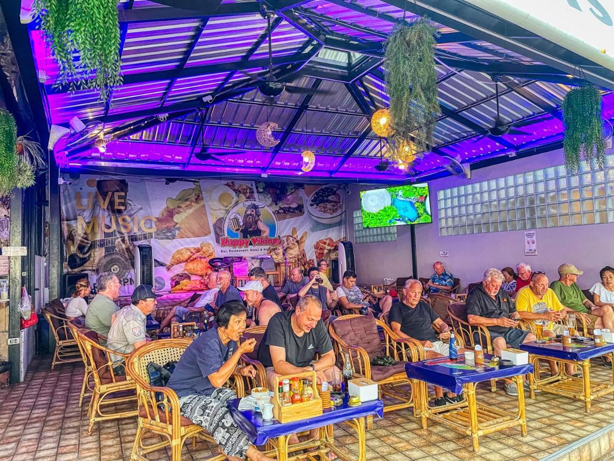 Happy Vikings - Beachfront Praia de Jomtien Exterior foto
