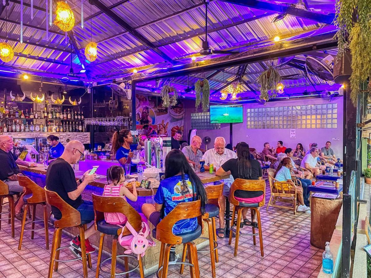 Happy Vikings - Beachfront Praia de Jomtien Exterior foto