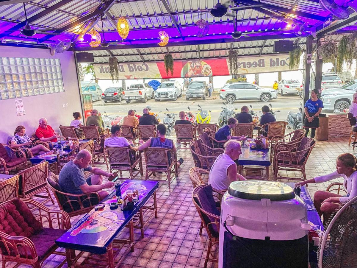 Happy Vikings - Beachfront Praia de Jomtien Exterior foto