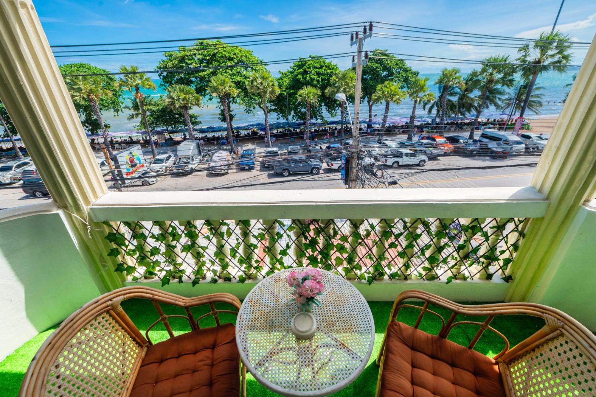 Happy Vikings - Beachfront Praia de Jomtien Quarto foto